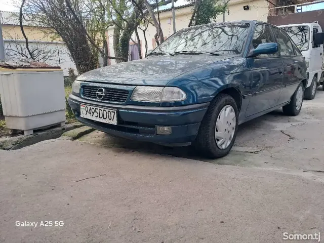 Opel Astra F 1997 · 1.6 MT