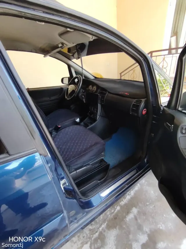 Opel Zafira 2005 · 1.8 MT