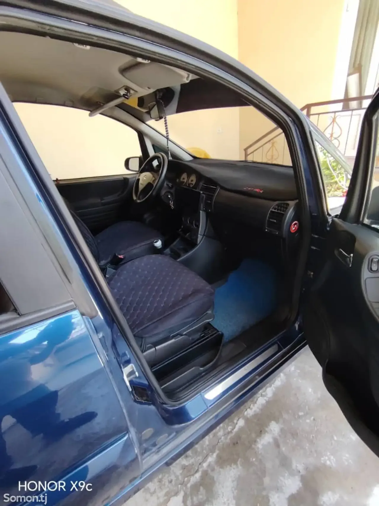 Opel Zafira 2005 · 1.8 MT