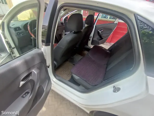 Volkswagen Polo 2014 · 1.6 MT