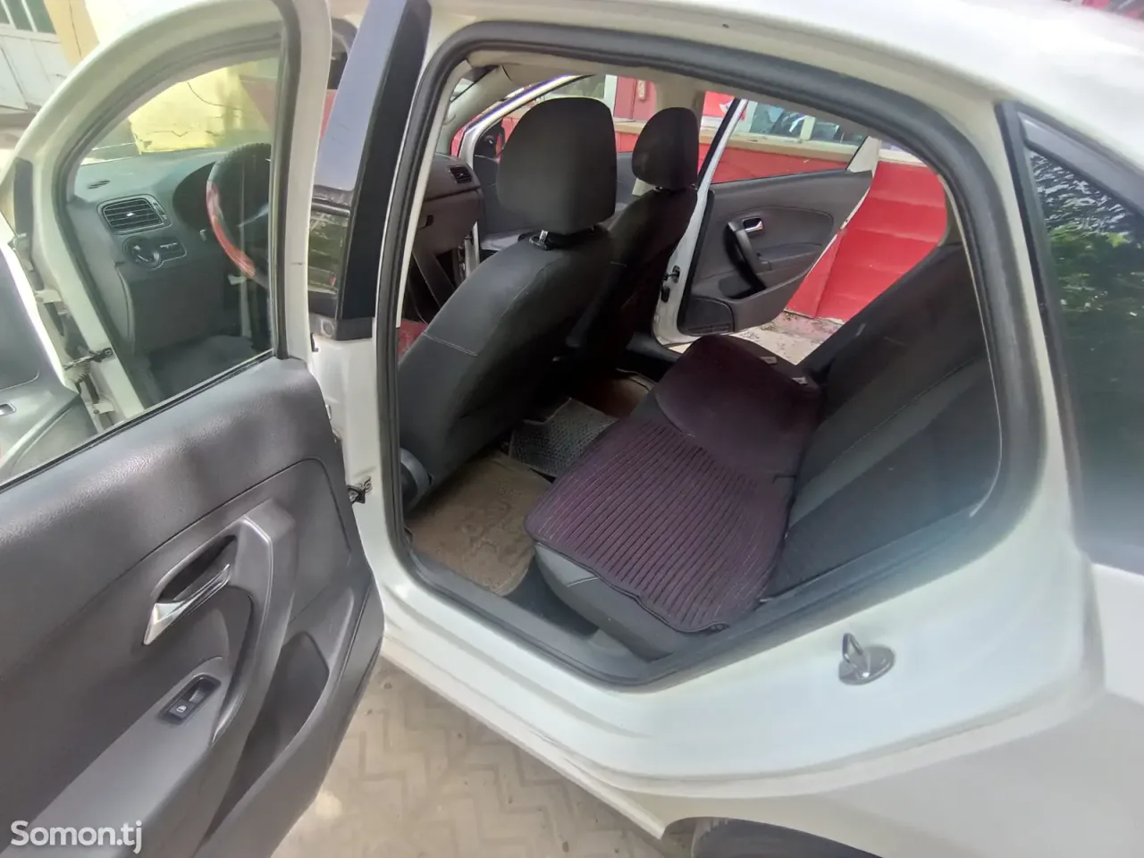 Volkswagen Polo 2014 · 1.6 MT