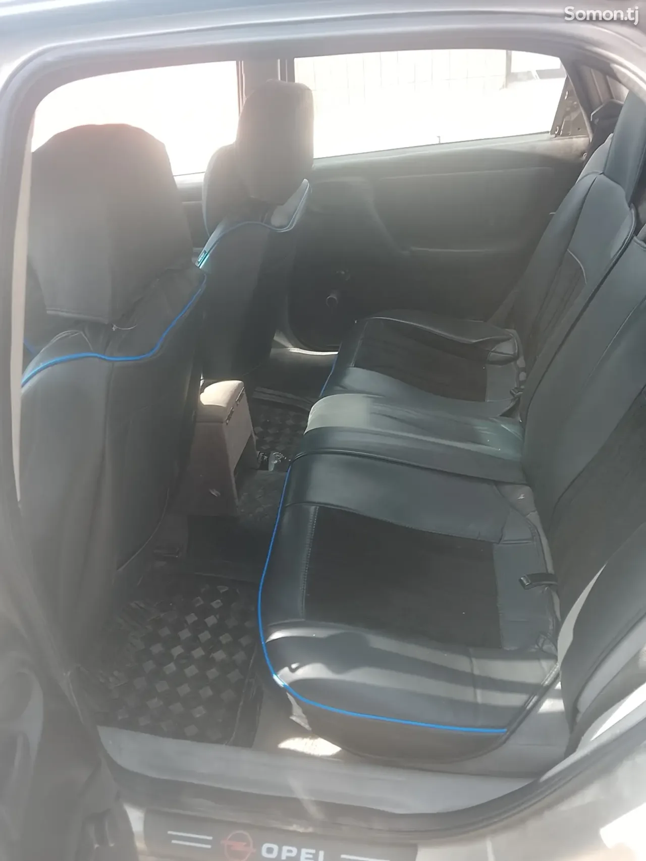 Opel Vectra B 1996 · 1.6 MT