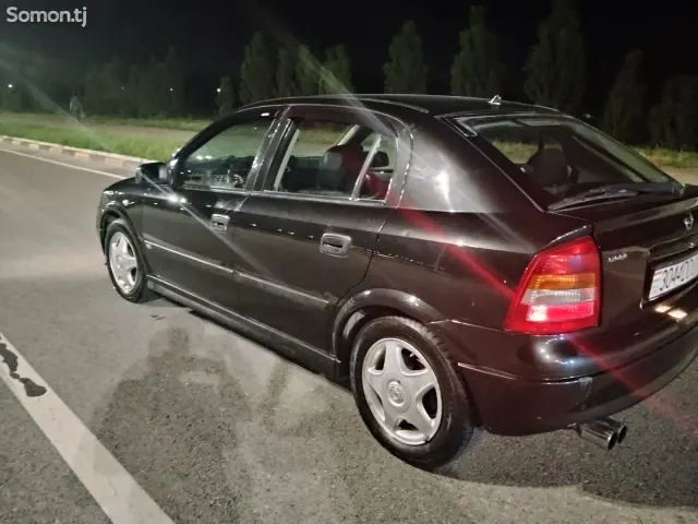Opel Astra G 1999 · 1.6 MT