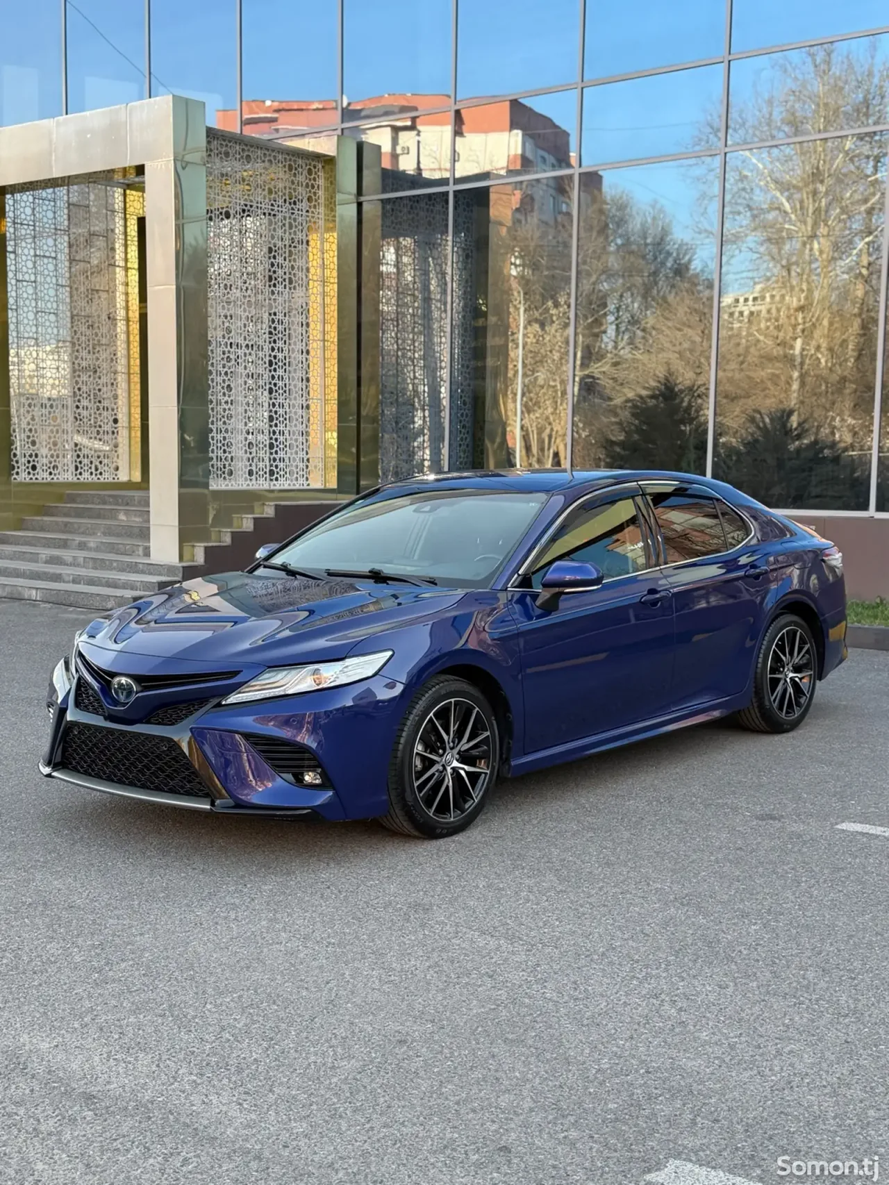 Toyota Camry 2019 · 2.5 AT