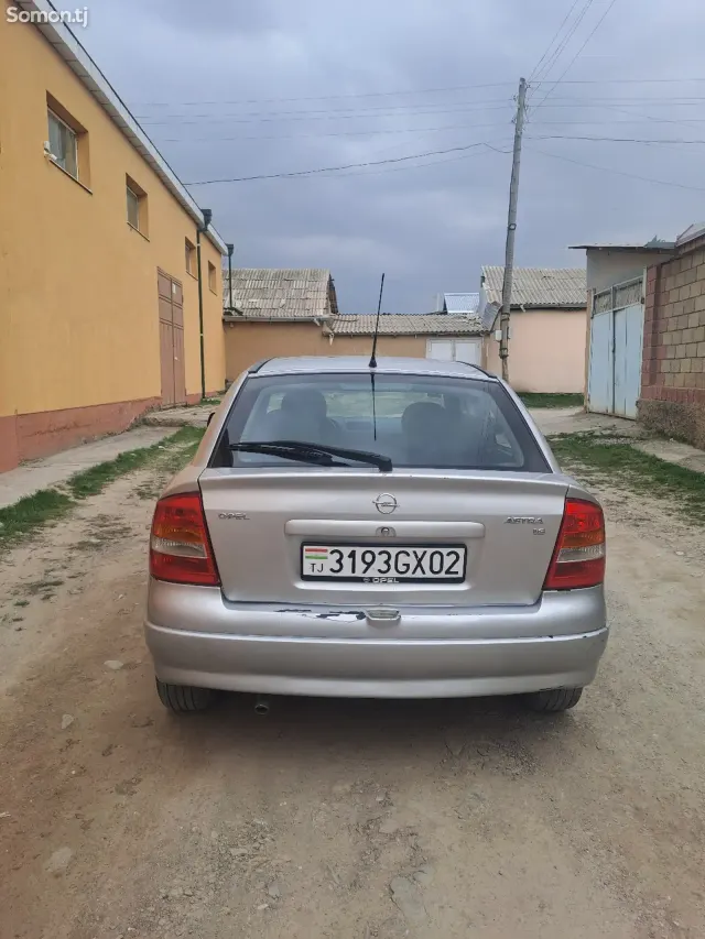 Opel Astra G 1998 · 1.6 MT