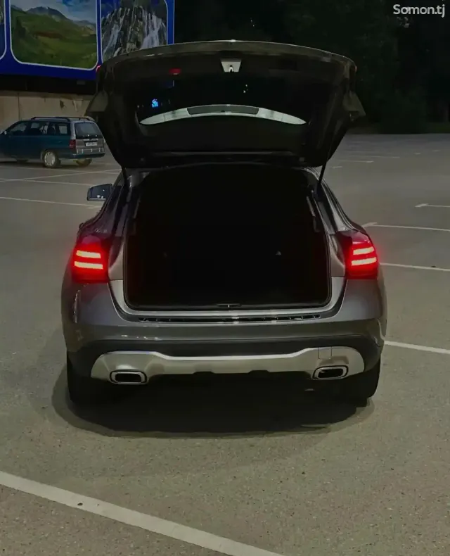 Mercedes-Benz GLA class 2019 · 2.0 AT