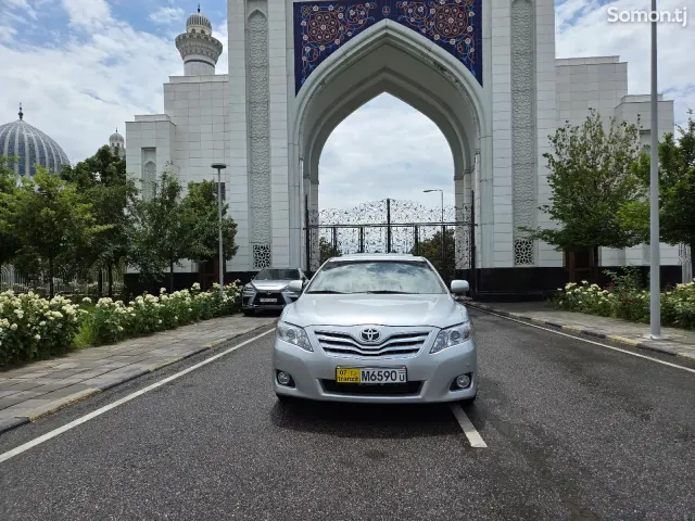 Toyota Camry 2011 · 2.4 AT