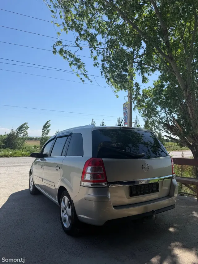Opel Zafira 2010 · 1.8 MT