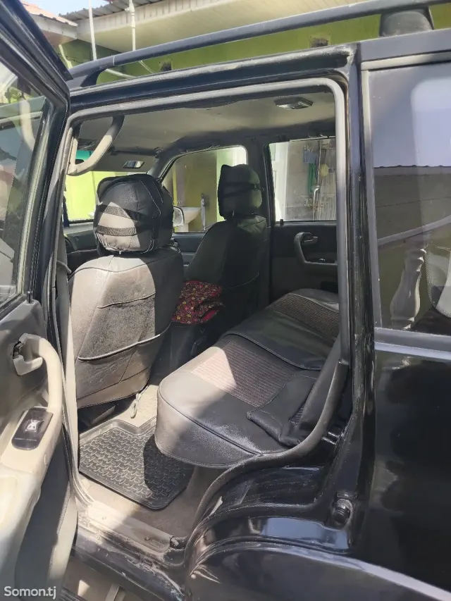 Ssang Yong Musso 1995 · 2.4 MT