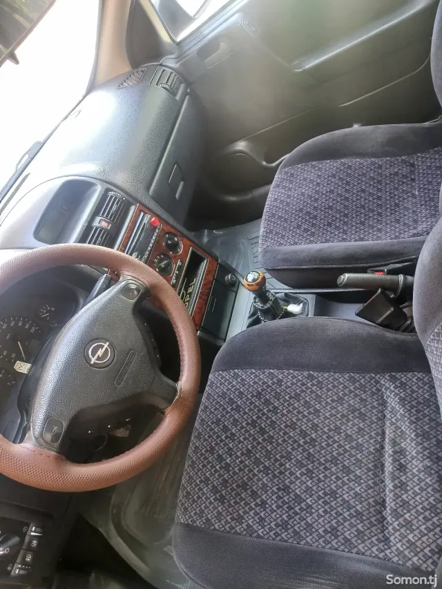 Opel Astra G 1999 · 1.6 MT