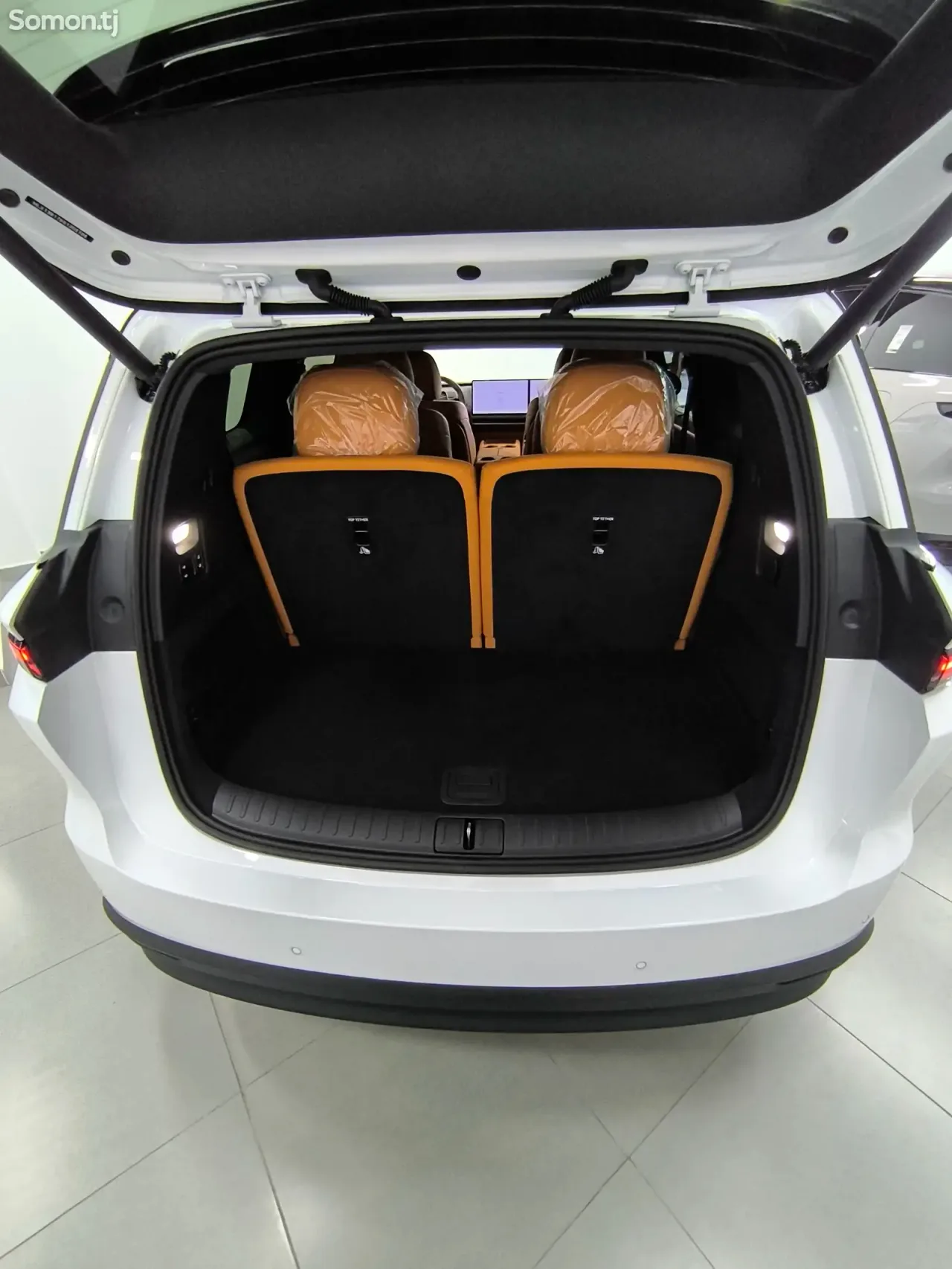 Li Auto (Lixiang) i8 2025 · AT