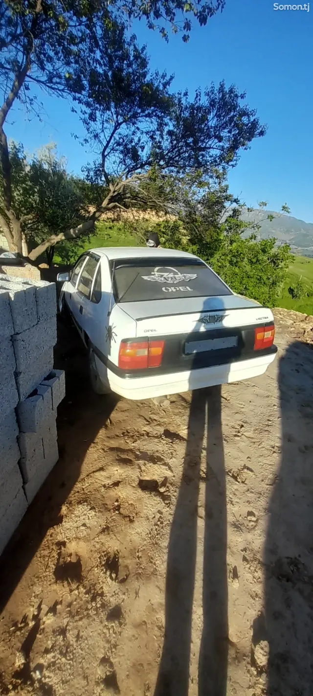 Opel Vectra A 1990 · 1.6 MT