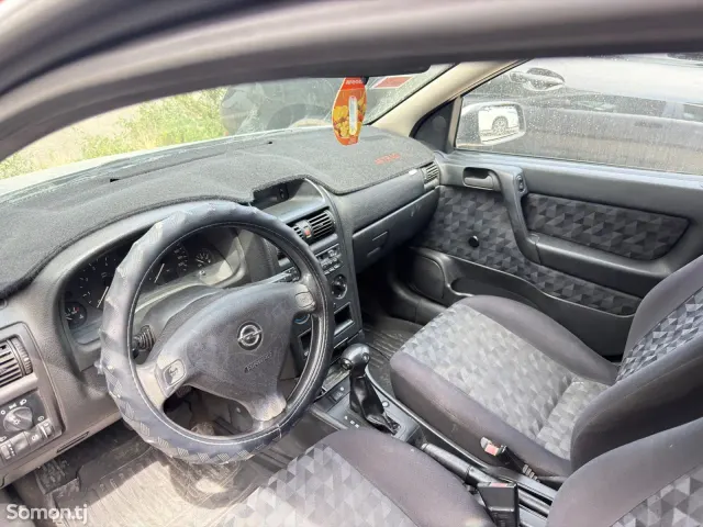 Opel Astra G 1998 · 1.6 AT