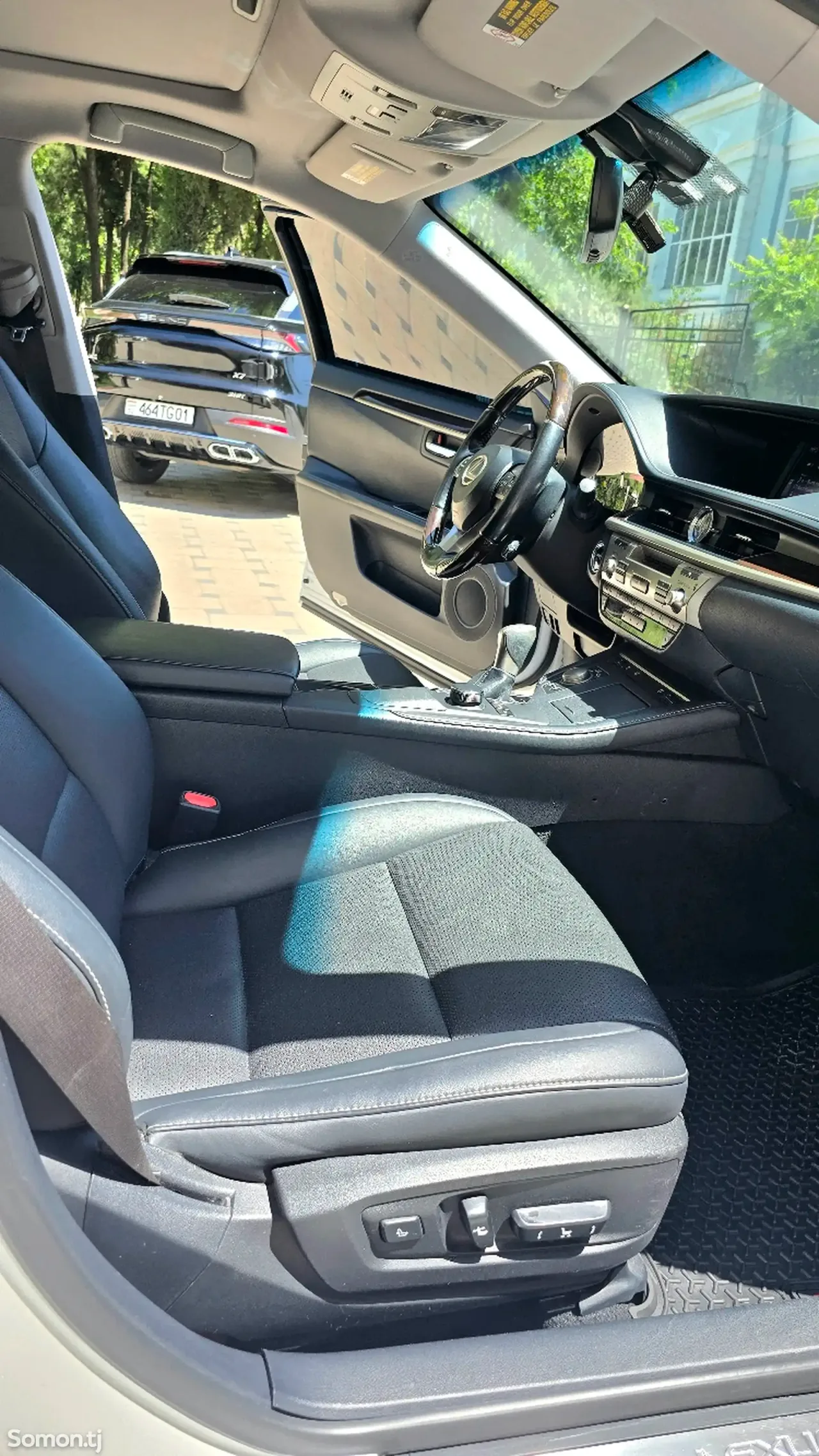 Lexus ES series 2016 · 2.5 AT