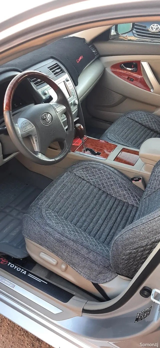 Toyota Camry 2008 · 2.4 AT
