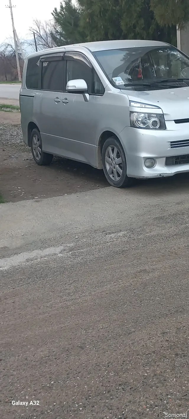 Toyota Voxy 2008 · 2.0 AT