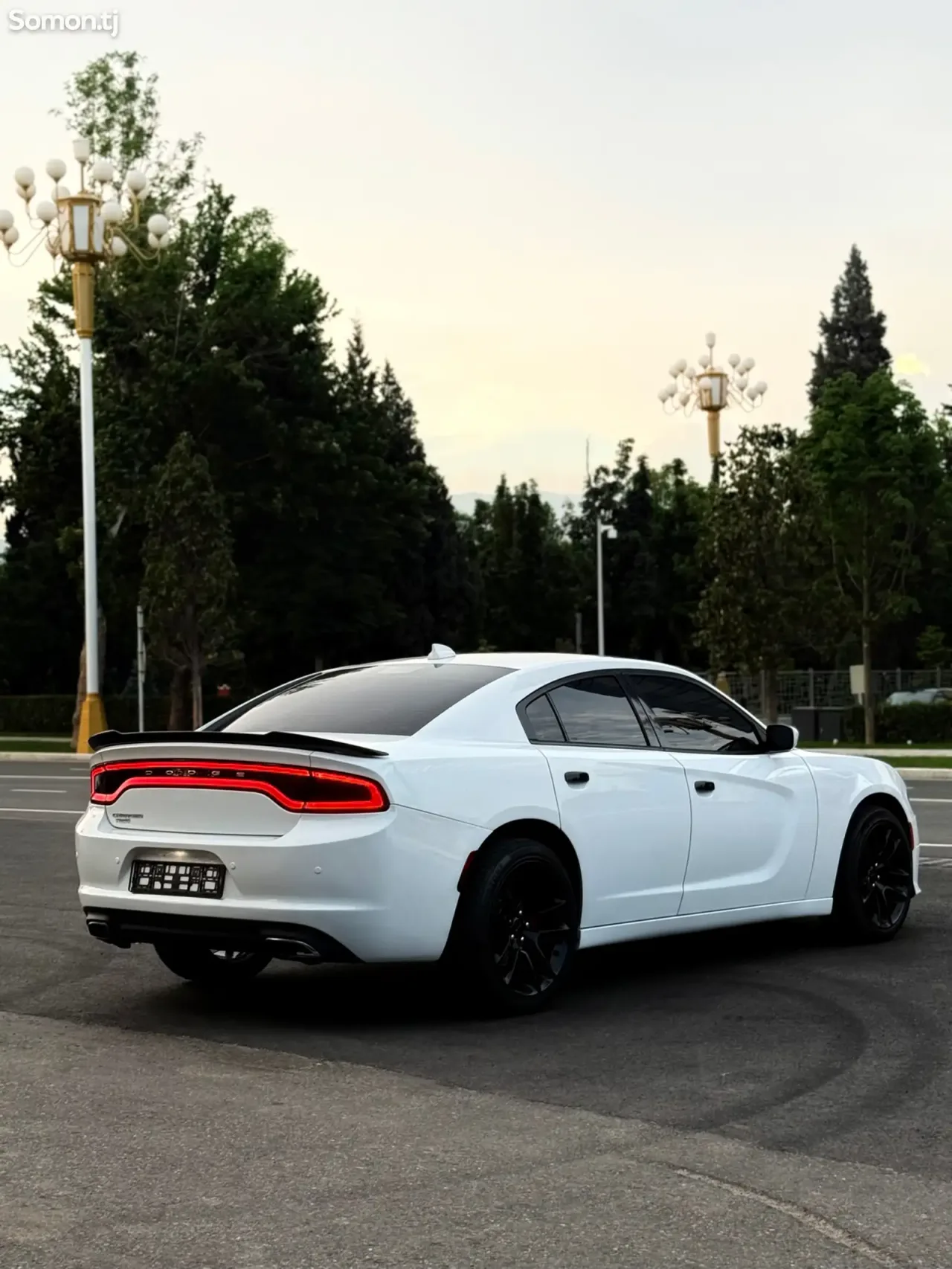 Dodge Charger 2016 · 3.7 AT