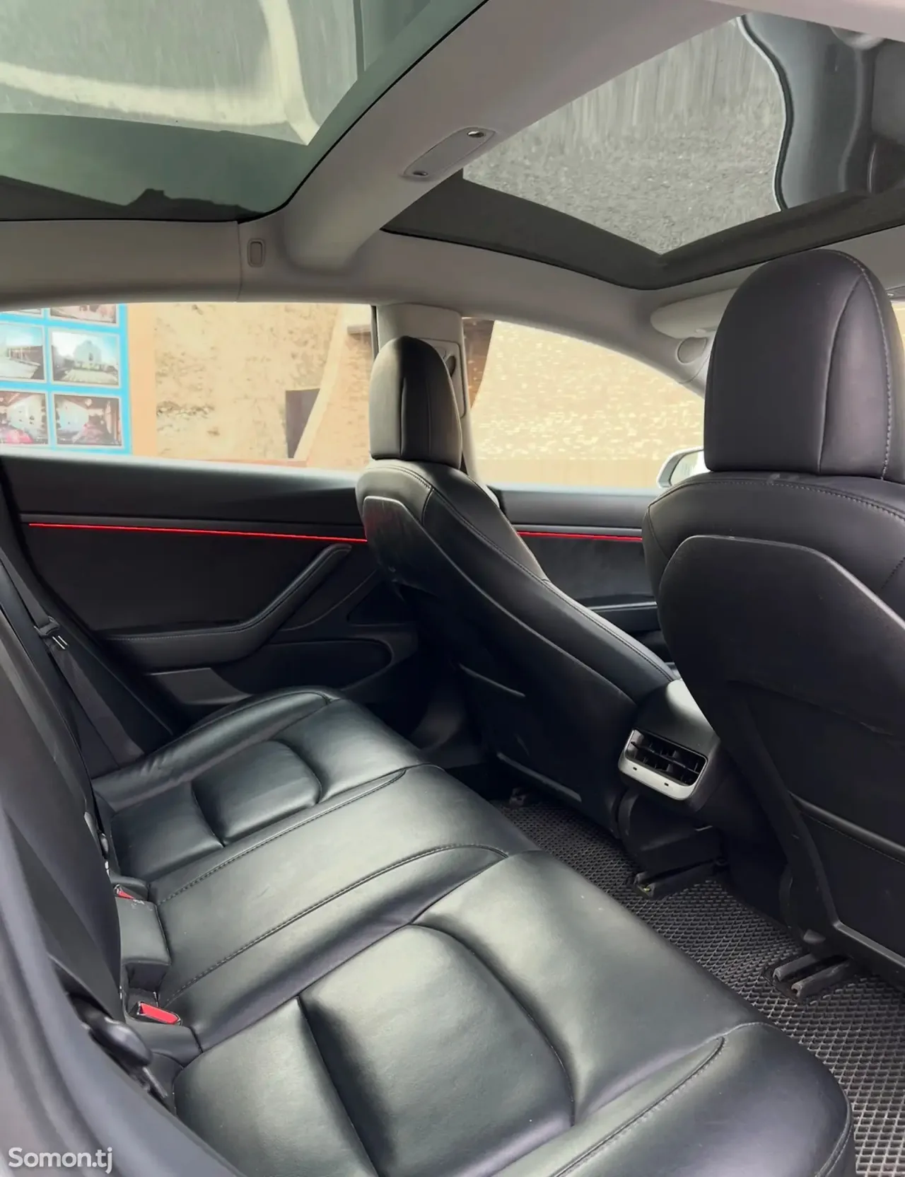 Tesla Model 3 2021 · AT