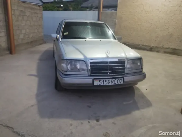 Mercedes-Benz W124 1995 · 2.0 MT