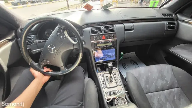 Mercedes-Benz E class 2001 · 3.2 AT