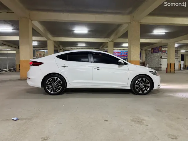 Hyundai Avante 2016 · 1.6 AT