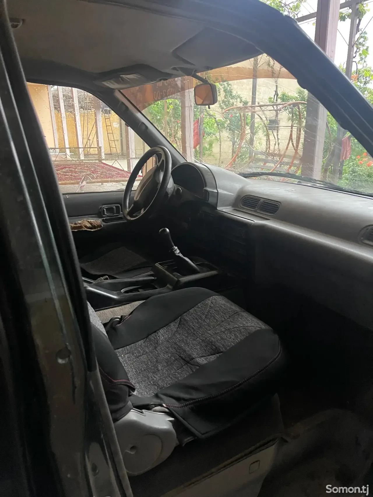 Nissan Serena 2000 · 1.6 MT