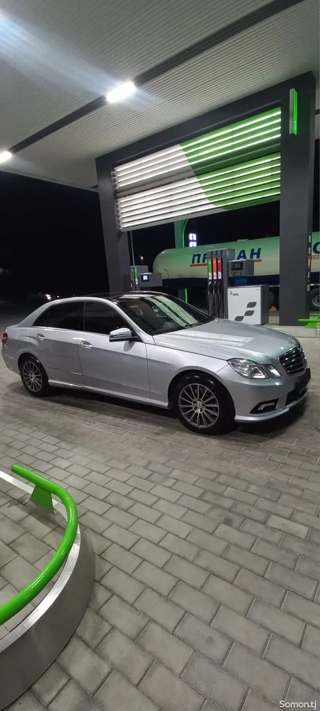 Mercedes-Benz E class 2010 · 3.5 AT