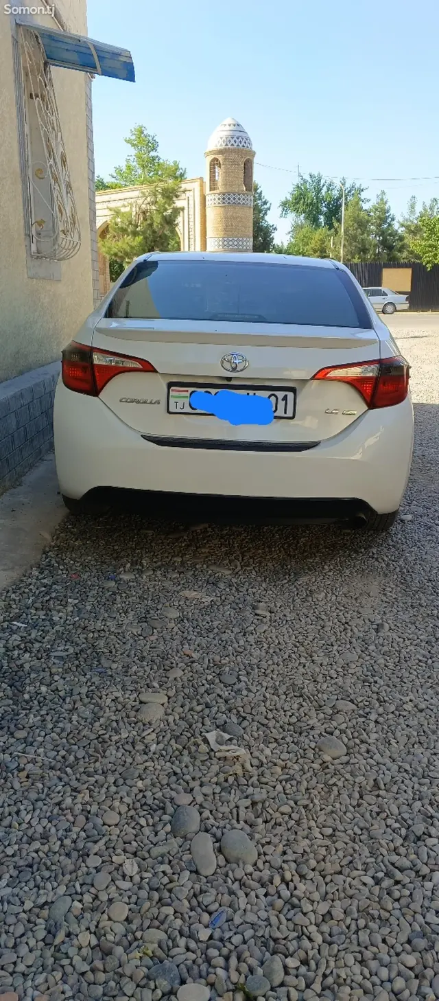 Toyota Corolla 2015 · 1.8 AT