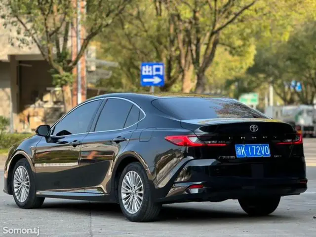 Toyota Camry 2025 · 2.0 AT