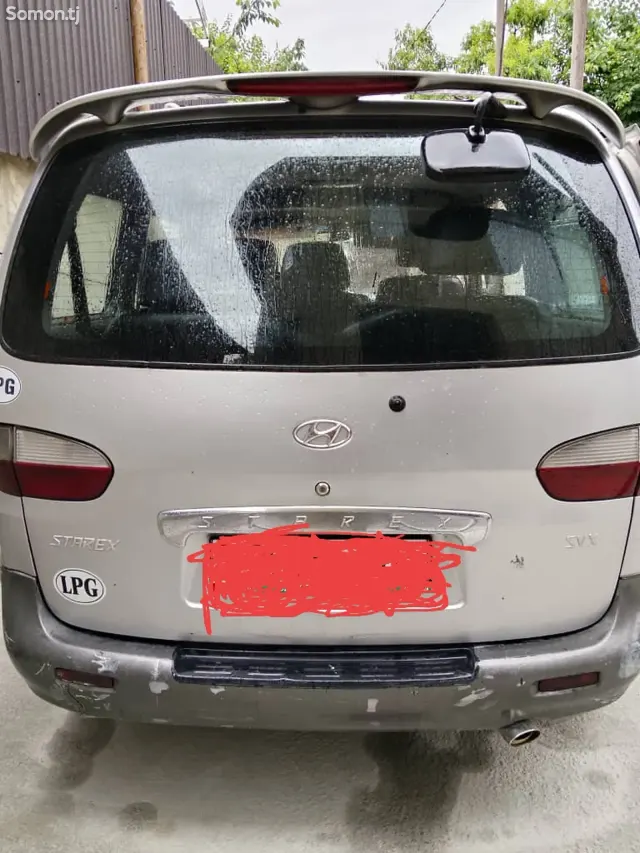 Hyundai Staria 2000 · 2.0 MT
