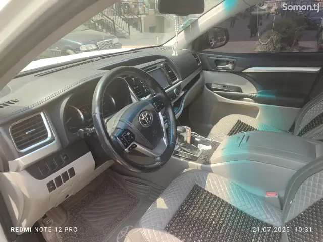 Toyota Highlander 2015 · 3.5 AT