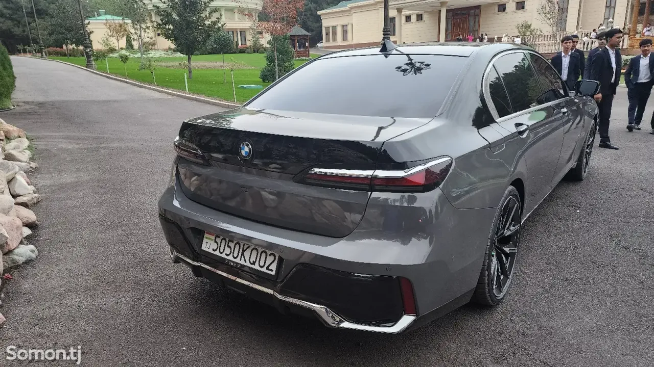 BMW 7 series 2013 · 4.0 AT