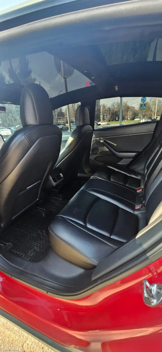 Tesla Model 3 2022 · 6.3 AT