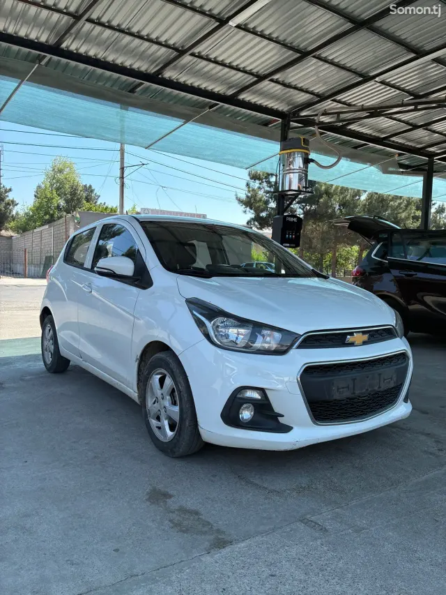 Chevrolet Spark 2016 · 1.1 AT