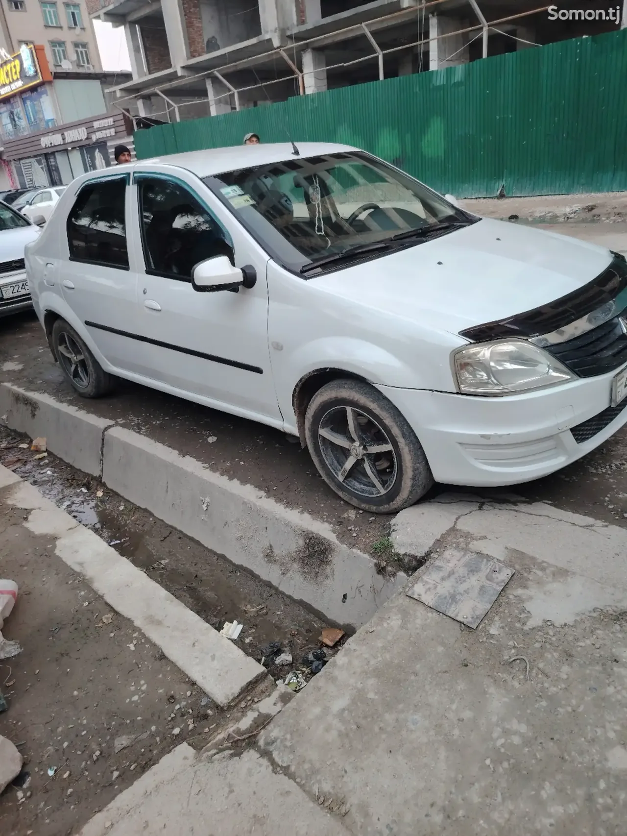 Renault Logan 2013 · 1.6 MT