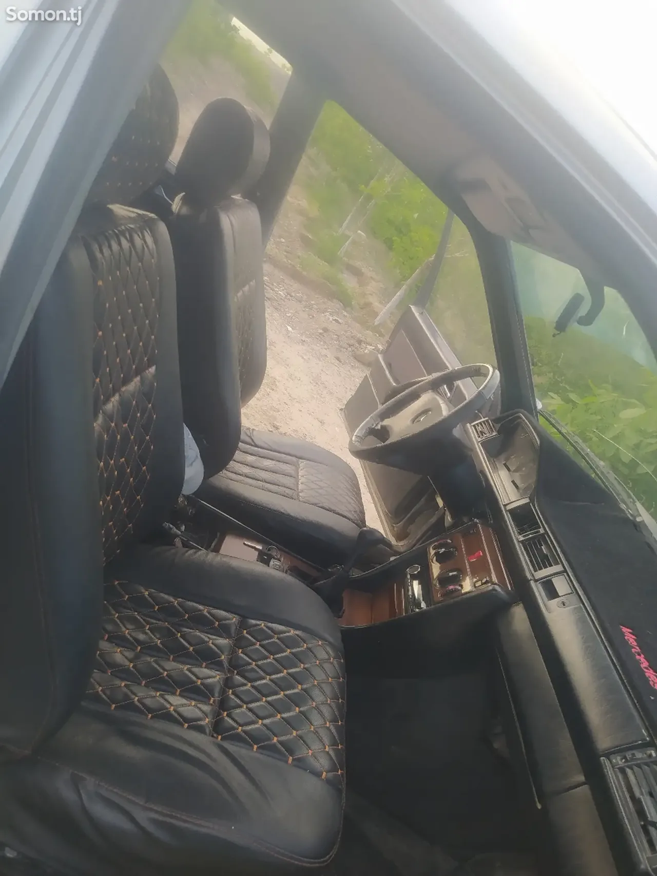 Mercedes-Benz W124 1985 · 2.0 MT