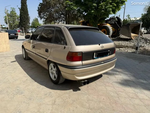 Opel Astra F 1998 · 1.6 AT