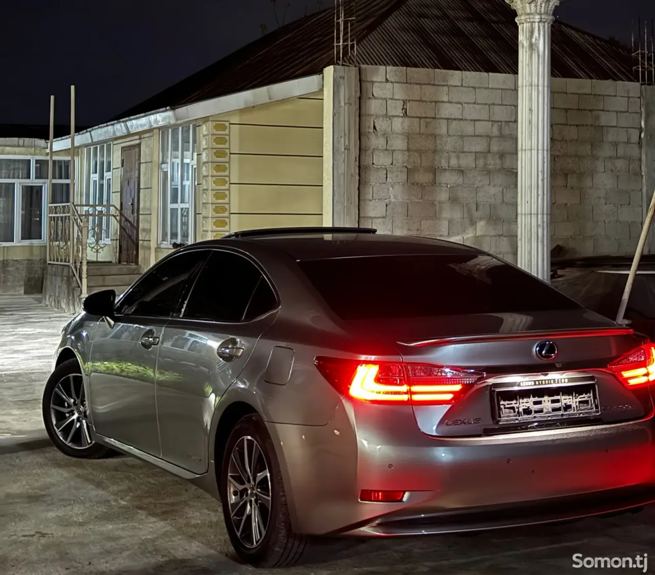 Lexus ES series 2017 · 2.5 AT