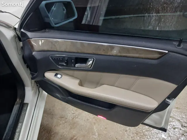 Mercedes-Benz E class 2011 · 3.5 AT