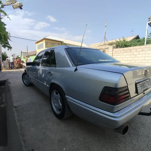 Mercedes-Benz W124 1995 · 2.7 MT