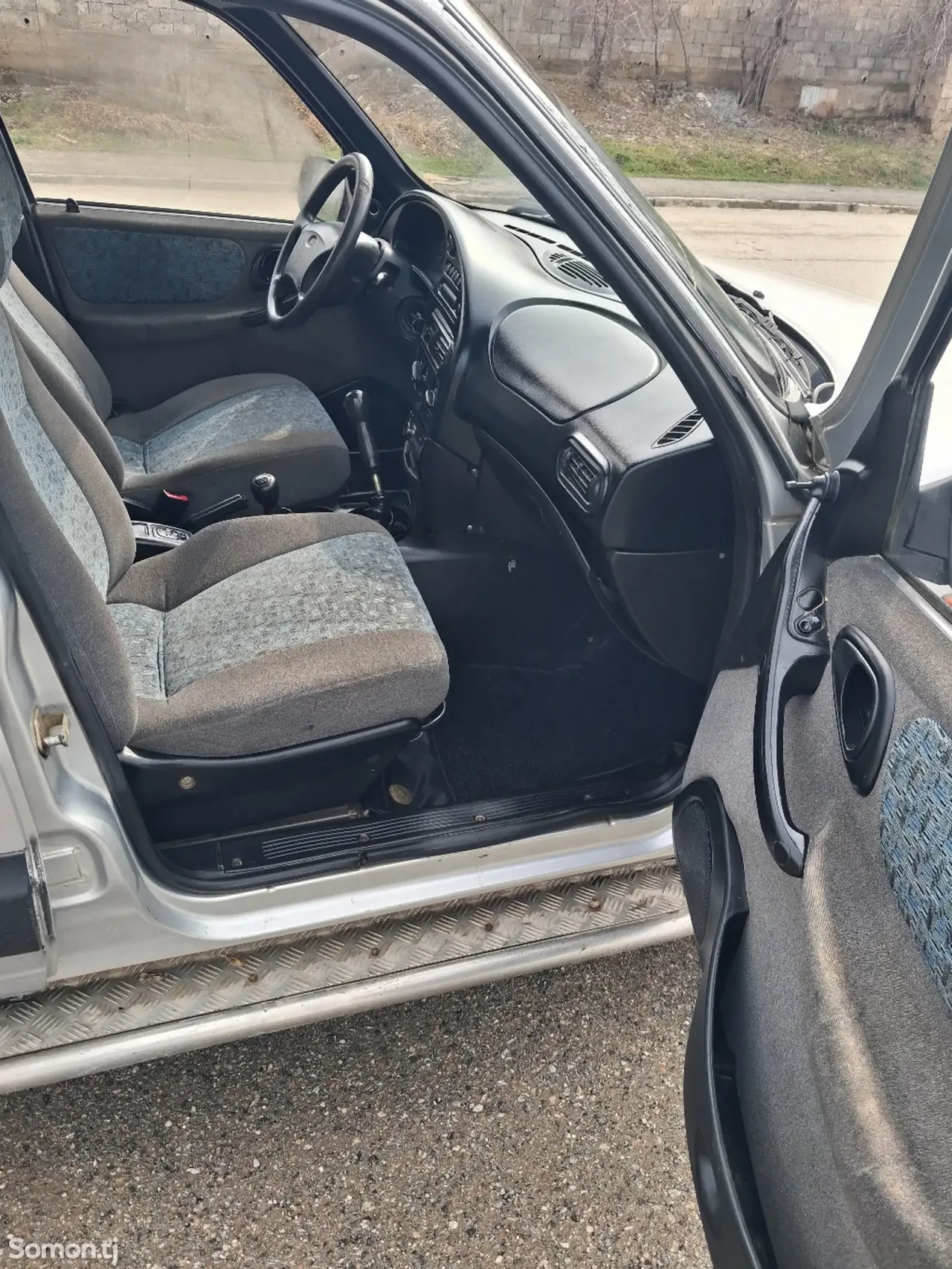 Chevrolet Niva 2005 · 1.7 MT