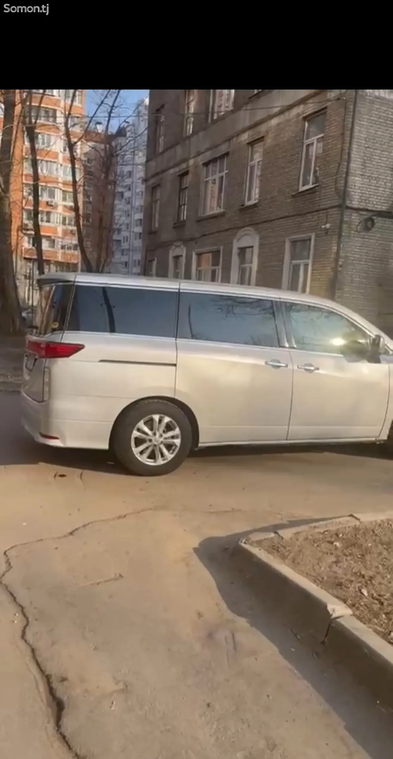 Nissan Elgrand 2015 · 2.5 AT