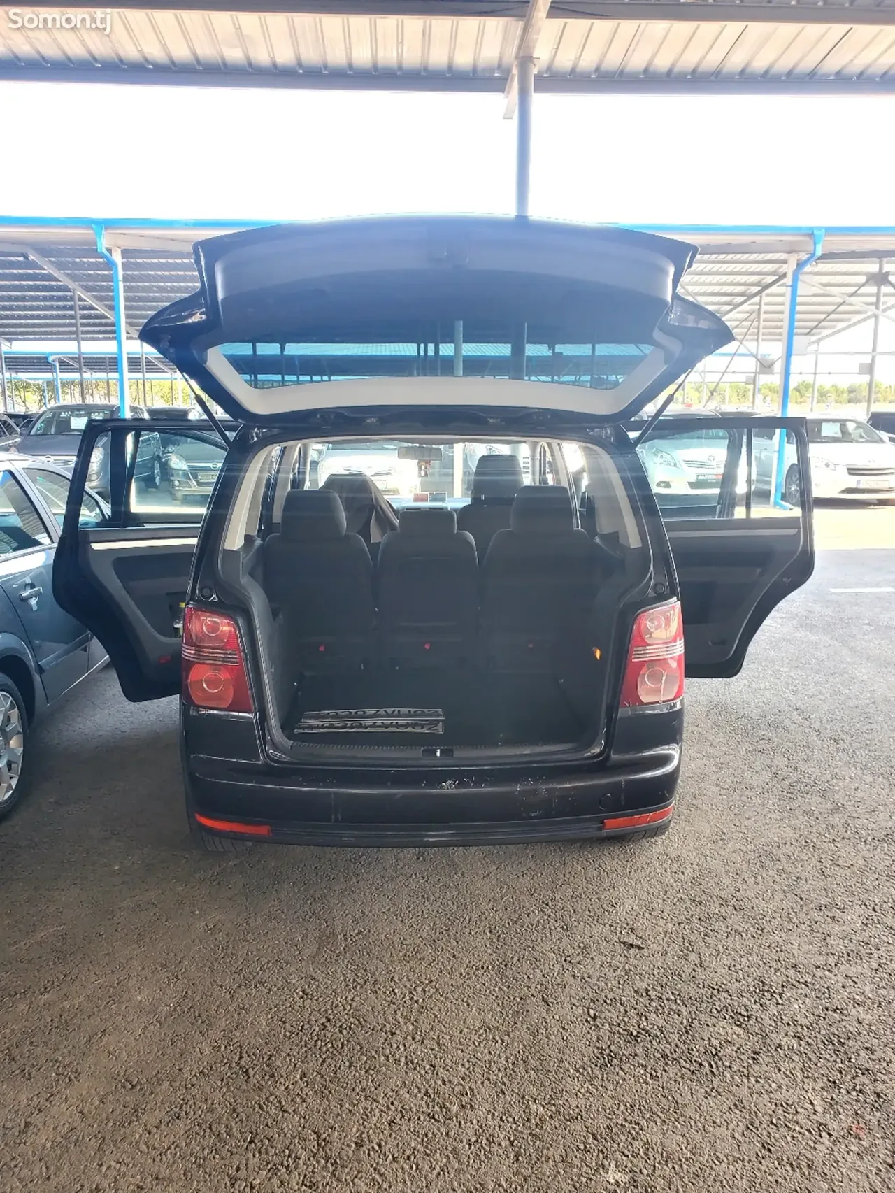 Volkswagen Touran 2007 · 1.4 MT