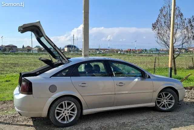 Opel Vectra C 2004 · 2.2 MT