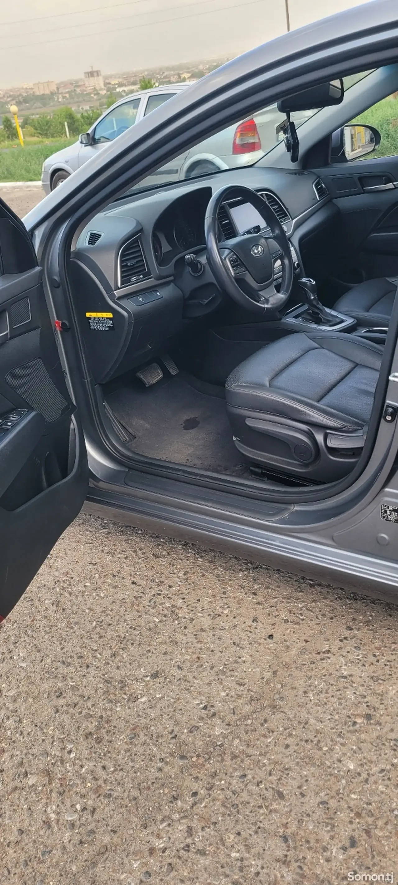 Hyundai Avante 2015 · 1.6 AT