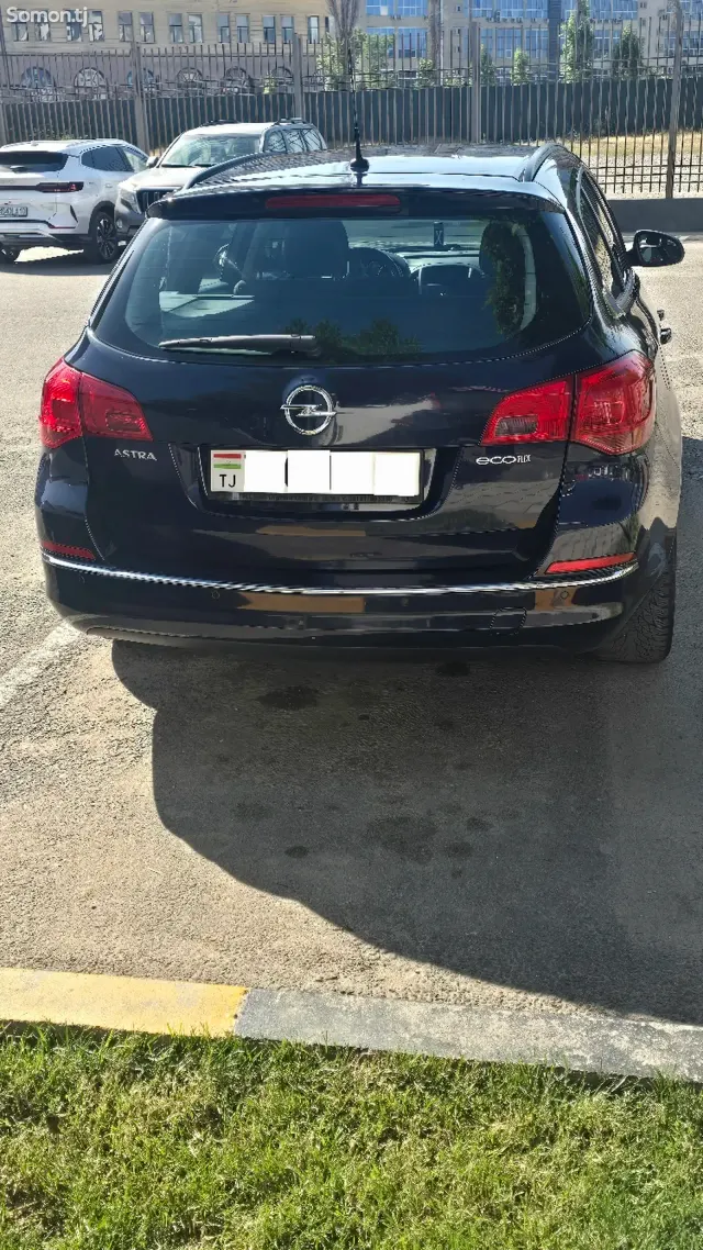 Opel Astra J 2014 · 1.6 MT