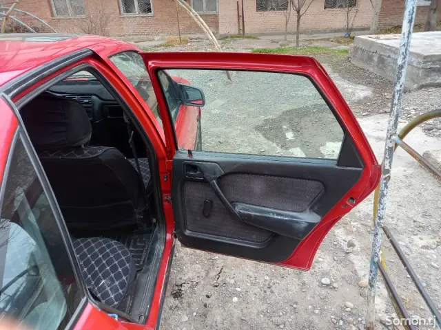 Opel Vectra A 1993 · 1.6 MT