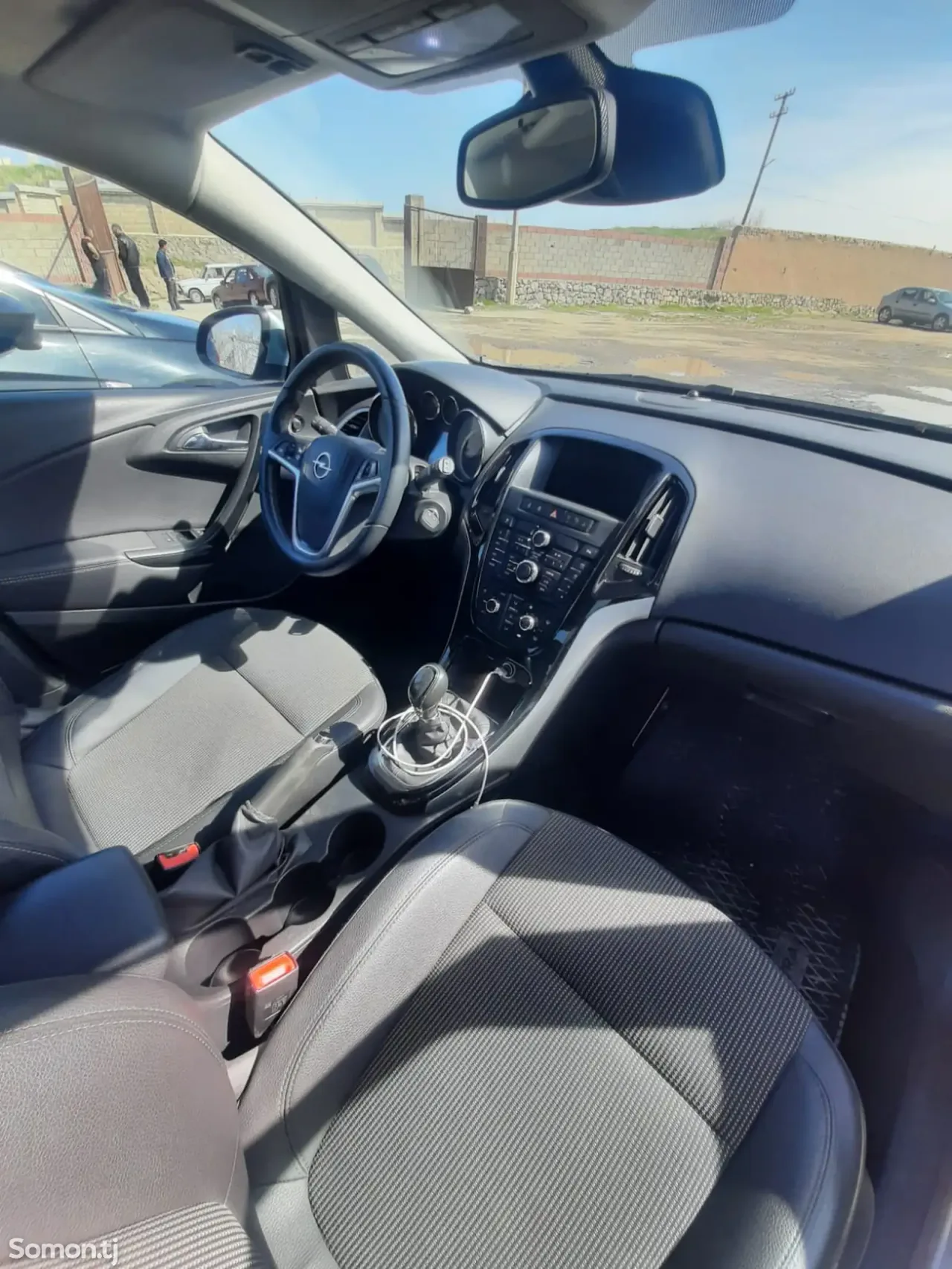 Opel Astra J 2015 · 1.4 MT