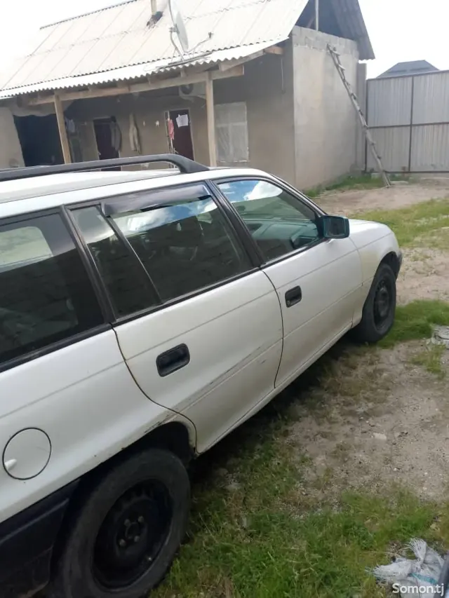Opel Astra F 1994 · 1.6 MT