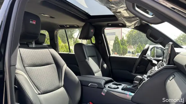 Toyota Land Cruiser 2025 · 3.5 AT